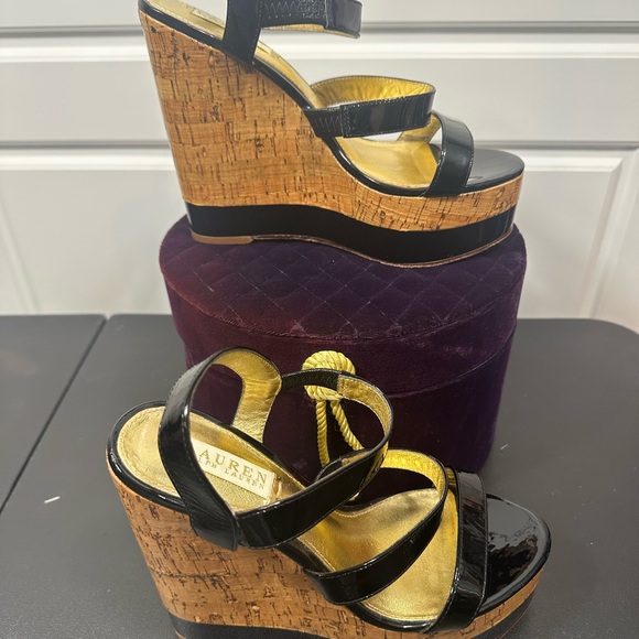 👠 Lauren Ralph Lauren Cork Heel Sandals | Black Patent | Size 7.5B - Picture 3 of 9